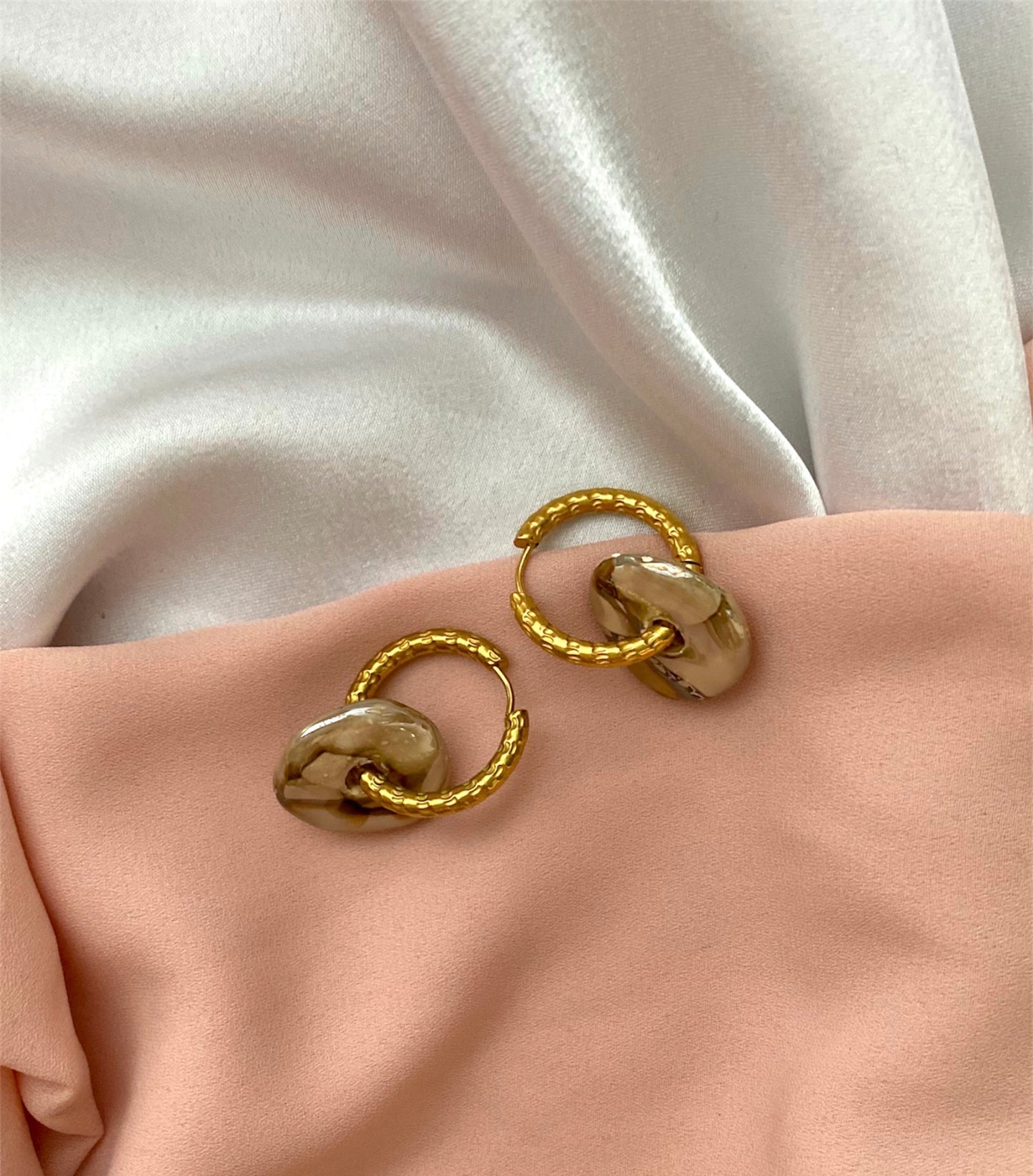 Donut Charm Grey Brown