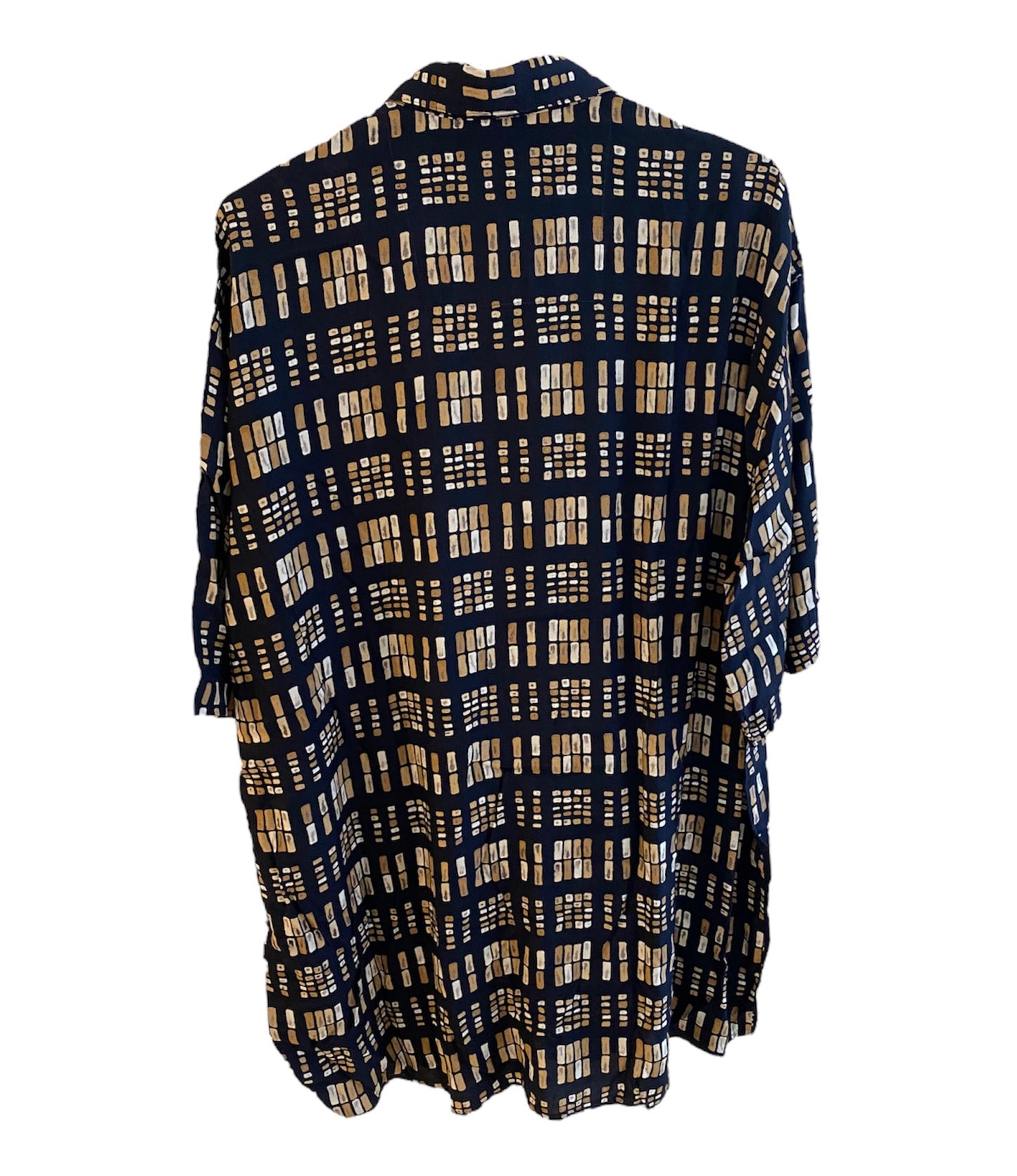 Áo sơ mi cổ điển in đen