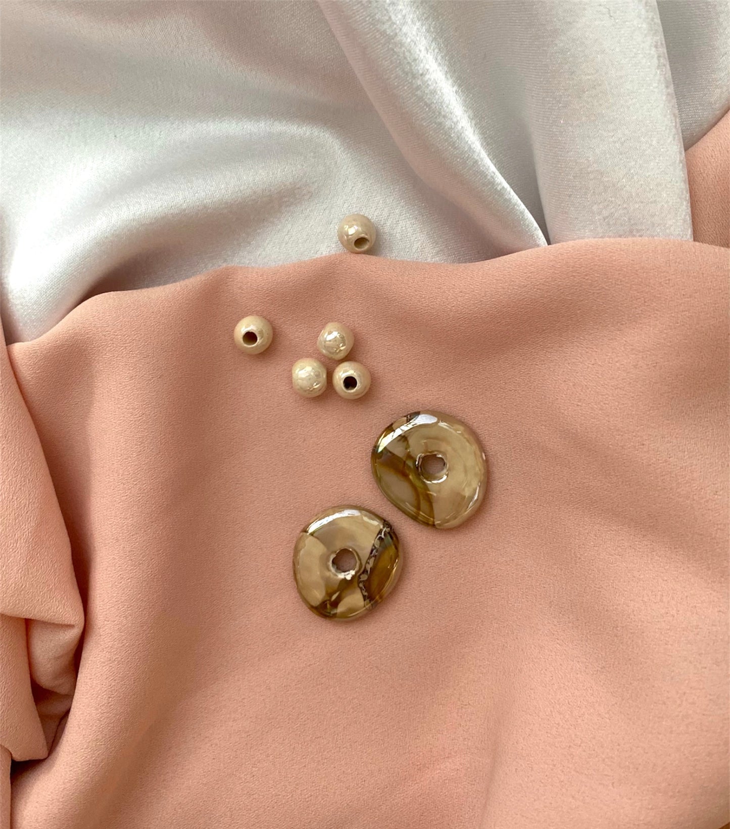 Donut Charm Grey Brown