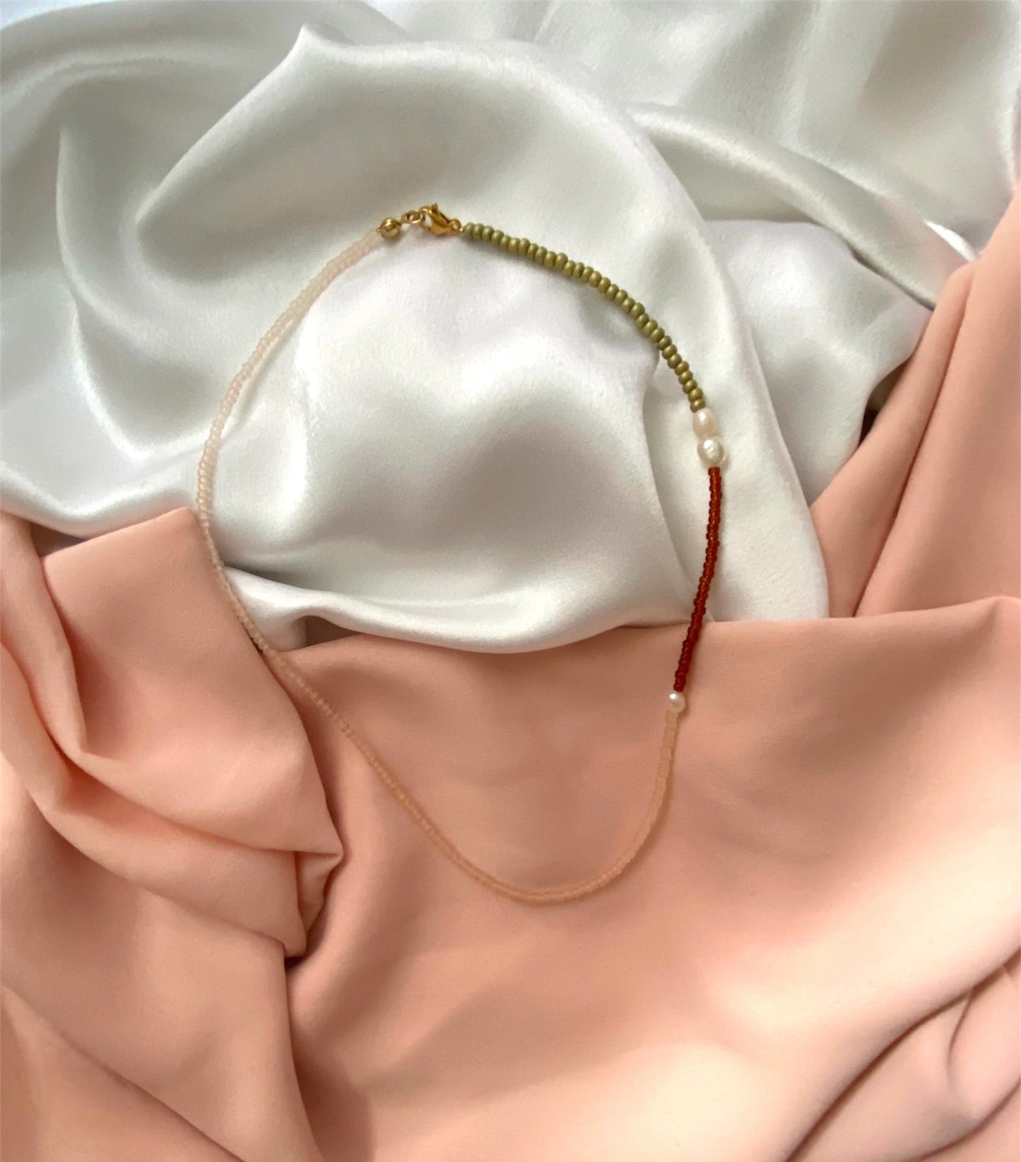 Lala Pearl Necklace Rose-Red-Olive