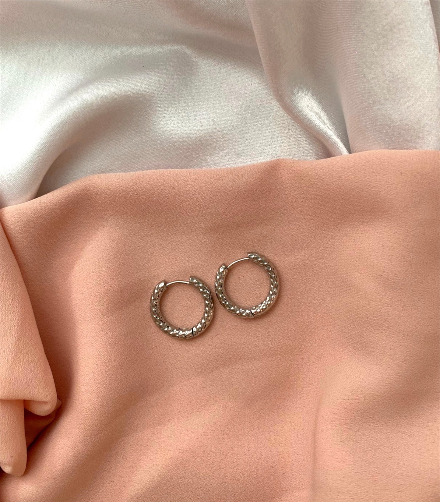 Sassy Hoops bạc