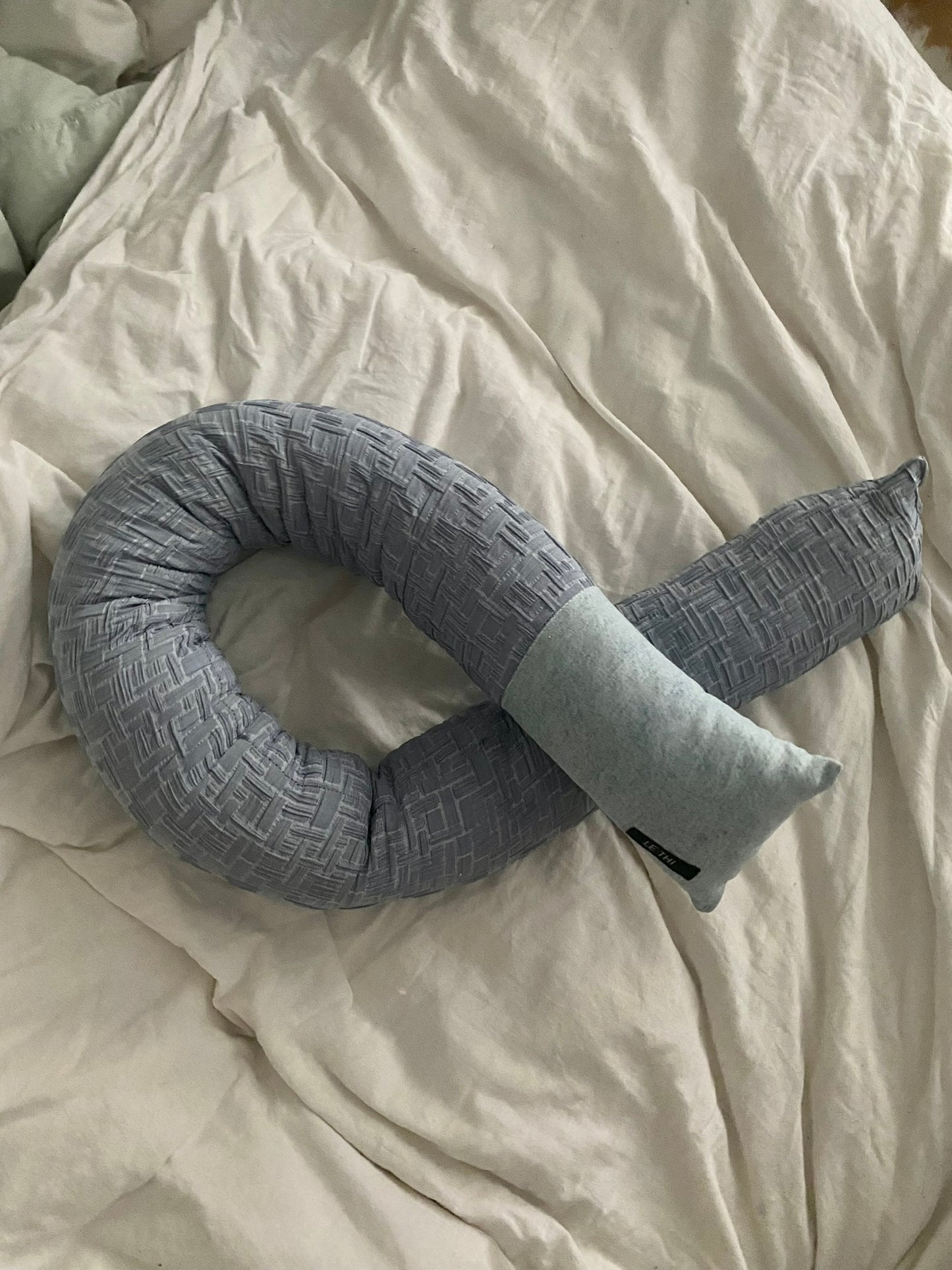 Knot Pillow Light Blue