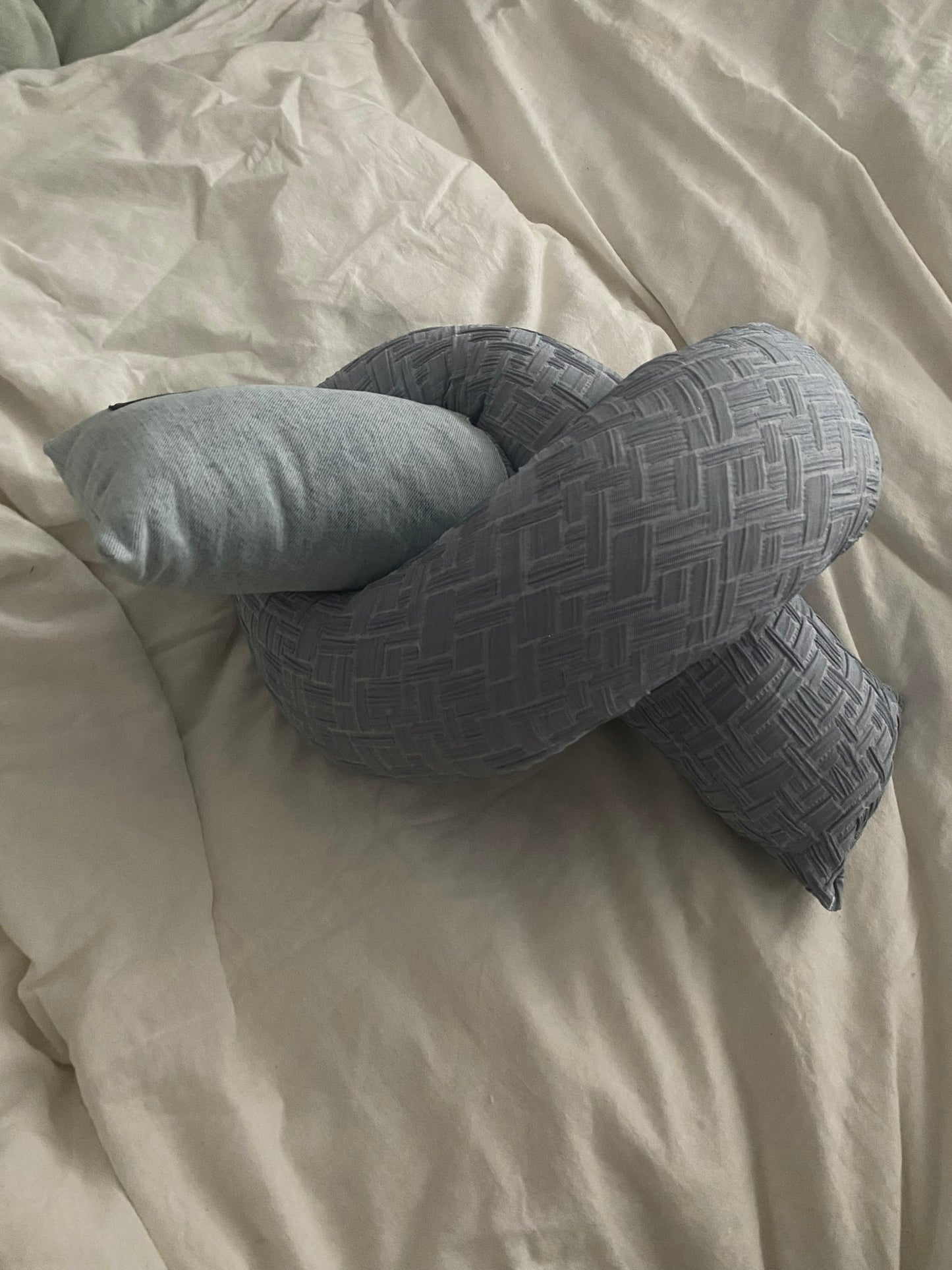 Knot Pillow Light Blue
